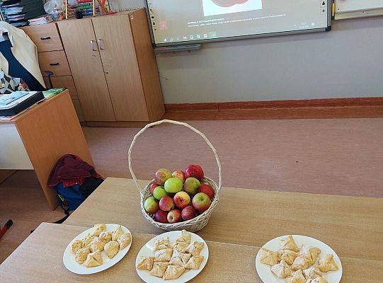 Dzień jabłka w klasach młodszych