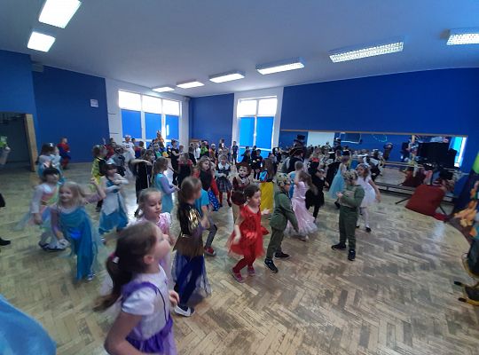 Szkolny bal karnawałowy