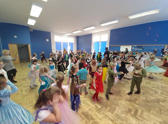 Szkolny bal karnawałowy