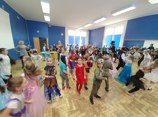 Szkolny bal karnawałowy