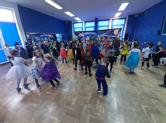 Szkolny bal karnawałowy