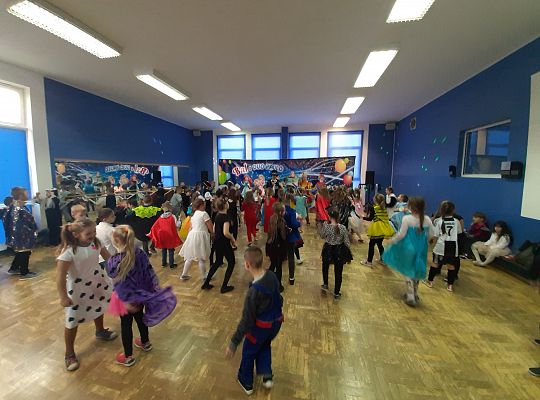 Szkolny bal karnawałowy