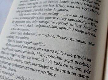 Pokaż co czytasz - majówka z książką