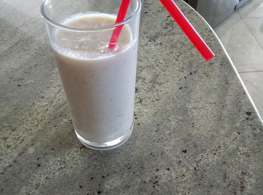 Shake mleczny z bananem i jabłkiem