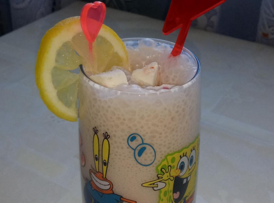 Skladniki: mleko,banan,lody waniliowe,cytryna. Pycha