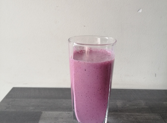 Składniki : mleko, cukier, truskawki, jagody, gruszka, jabłko,