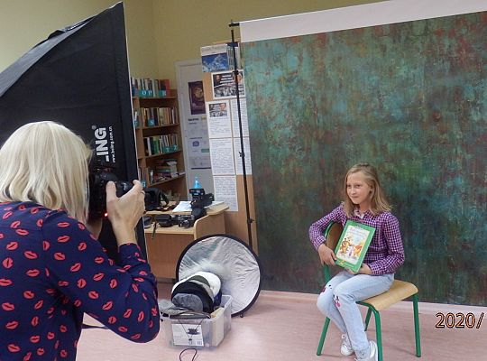 Z książką Ci do twarzy – warsztaty fotograficzne klasy III a z fotografem, Panią Justyną Szewczyk ze Strzebielina