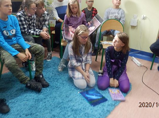 Z książką Ci do twarzy – warsztaty fotograficzne klasy III a z fotografem, Panią Justyną Szewczyk ze Strzebielina