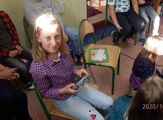 Z książką Ci do twarzy – warsztaty fotograficzne klasy III a z fotografem, Panią Justyną Szewczyk ze Strzebielina