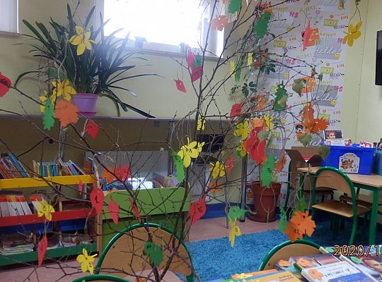 I Międzynarodowa Edycja Ogólnopolskiej Akcji Bicia Rekordu W Czytaniu na Przerwie, połączona z zabawą biblioteczną „Wylosuj sobie książkę na jesienne dni”.