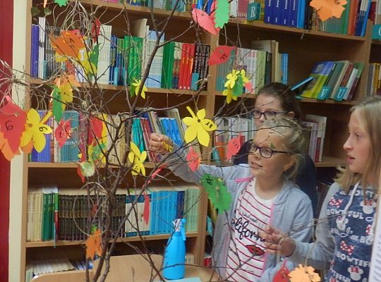I Międzynarodowa Edycja Ogólnopolskiej Akcji Bicia Rekordu W Czytaniu na Przerwie, połączona z zabawą biblioteczną „Wylosuj sobie książkę na jesienne dni”.