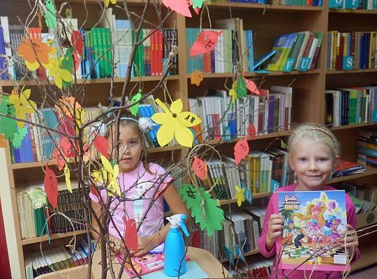 I Międzynarodowa Edycja Ogólnopolskiej Akcji Bicia Rekordu W Czytaniu na Przerwie, połączona z zabawą biblioteczną „Wylosuj sobie książkę na jesienne dni”.