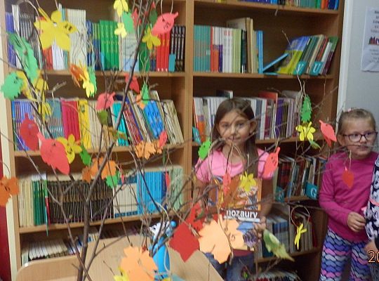 I Międzynarodowa Edycja Ogólnopolskiej Akcji Bicia Rekordu W Czytaniu na Przerwie, połączona z zabawą biblioteczną „Wylosuj sobie książkę na jesienne dni”.