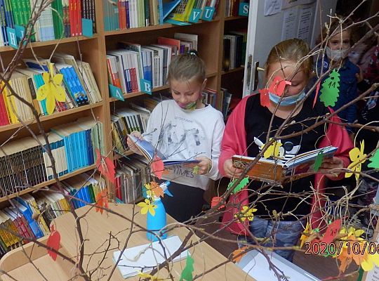 I Międzynarodowa Edycja Ogólnopolskiej Akcji Bicia Rekordu W Czytaniu na Przerwie, połączona z zabawą biblioteczną „Wylosuj sobie książkę na jesienne dni”.