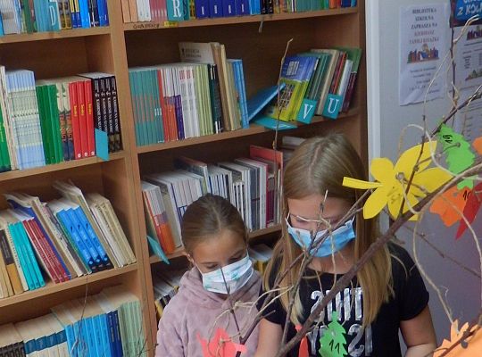 I Międzynarodowa Edycja Ogólnopolskiej Akcji Bicia Rekordu W Czytaniu na Przerwie, połączona z zabawą biblioteczną „Wylosuj sobie książkę na jesienne dni”.