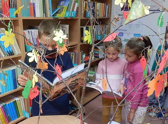 I Międzynarodowa Edycja Ogólnopolskiej Akcji Bicia Rekordu W Czytaniu na Przerwie, połączona z zabawą biblioteczną „Wylosuj sobie książkę na jesienne dni”.