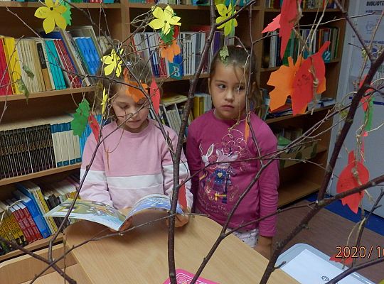 I Międzynarodowa Edycja Ogólnopolskiej Akcji Bicia Rekordu W Czytaniu na Przerwie, połączona z zabawą biblioteczną „Wylosuj sobie książkę na jesienne dni”.