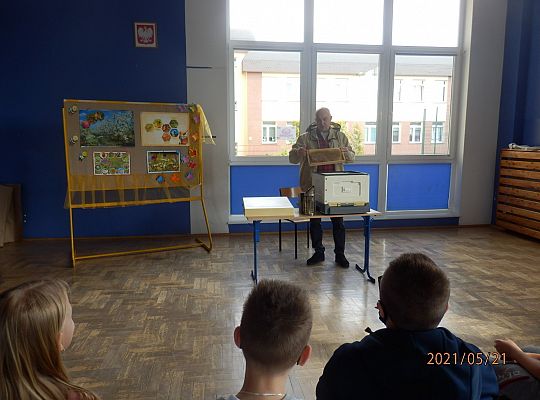 Światowy Dzień Pszczół. Spotkanie klasy III a z Panem Jarosławem Stani