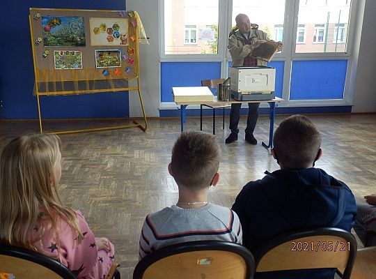 Światowy Dzień Pszczół. Spotkanie klasy III a z Panem Jarosławem Stani