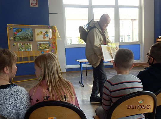 Światowy Dzień Pszczół. Spotkanie klasy III a z Panem Jarosławem Stani