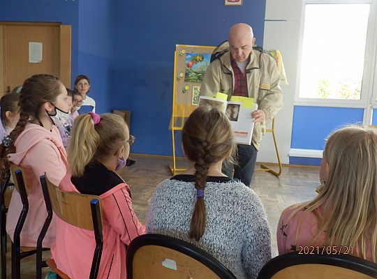 Światowy Dzień Pszczół. Spotkanie klasy III a z Panem Jarosławem Stani