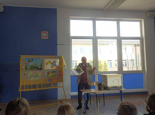 Światowy Dzień Pszczół. Spotkanie klasy III a z Panem Jarosławem Stani