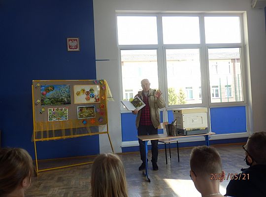 Światowy Dzień Pszczół. Spotkanie klasy III a z Panem Jarosławem Stani