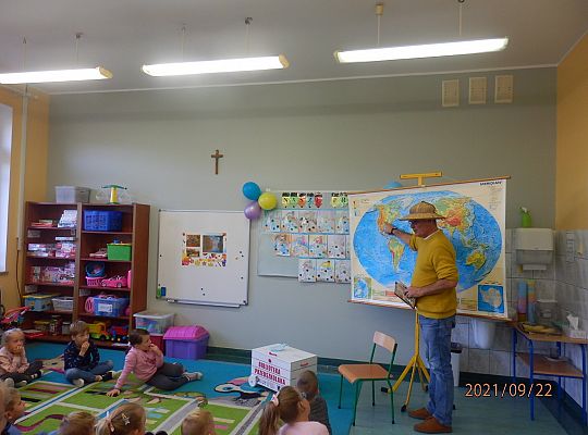 Z książką w podróż dookoła świata