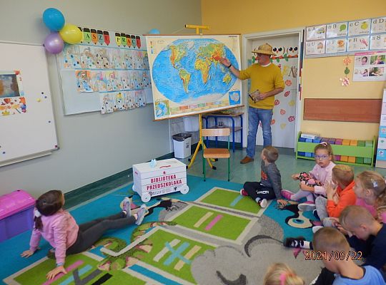 Z książką w podróż dookoła świata