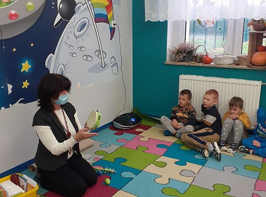 Zajęcie logopedyczne w grupie 0 "a", 0 "b".