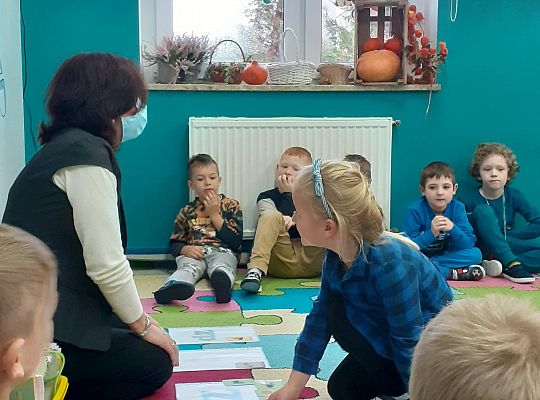 Zajęcie logopedyczne w grupie 0 "a", 0 "b".