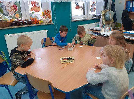 Zajęcie logopedyczne w grupie 0 "a", 0 "b".