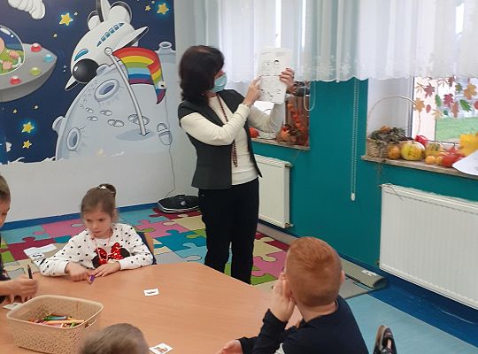 Zajęcie logopedyczne w grupie 0 "a", 0 "b".