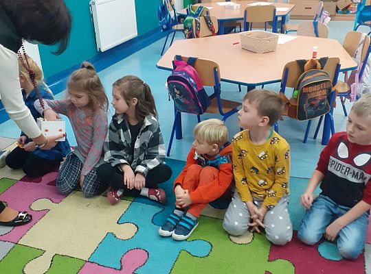 Zajęcie logopedyczne w grupie 0 "a", 0 "b".