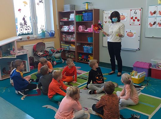 Zajęcie logopedyczne w grupie 0 "a", 0 "b".