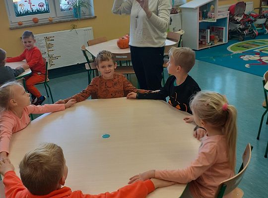 Zajęcie logopedyczne w grupie 0 "a", 0 "b".