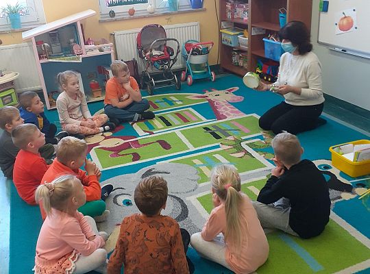 Zajęcie logopedyczne w grupie 0 "a", 0 "b".