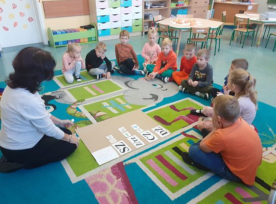 Zajęcie logopedyczne w grupie 0 "a", 0 "b".