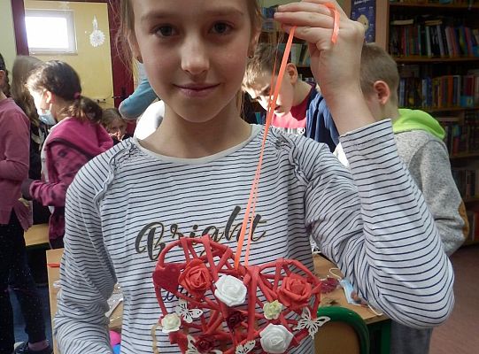 Serce z  papierowej wikliny