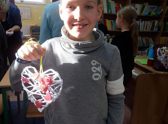 Serce z  papierowej wikliny