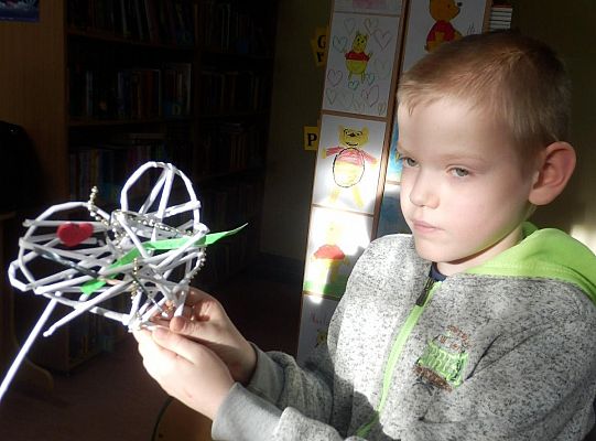 Serce z  papierowej wikliny