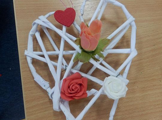 Serce z  papierowej wikliny