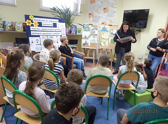 Dziadkowie są wspaniałą mieszanką śmiechu, opiekuńczych gestów, pięknych opowieści i miłości.