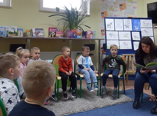 „Czy zebra jest biała w czarne paski, czy może czarna w białe paski?”