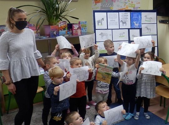 „Czy zebra jest biała w czarne paski, czy może czarna w białe paski?”