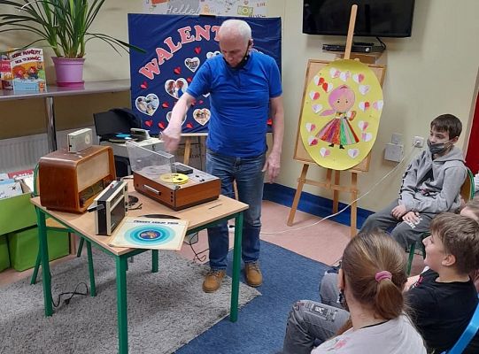 Na falach eteru. Światowy Dzień Radia