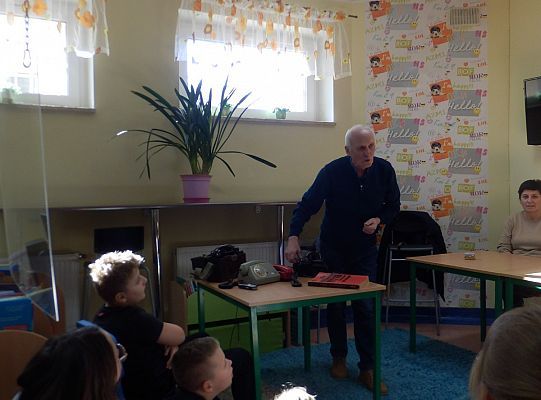 Jak  to „telefon miał kiedyś kabel?, „ a telefon komórkowy kiedyś nie był smart fonem?”.