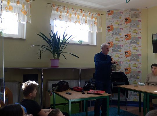 Jak  to „telefon miał kiedyś kabel?, „ a telefon komórkowy kiedyś nie był smart fonem?”.