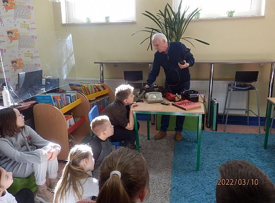 Jak  to „telefon miał kiedyś kabel?, „ a telefon komórkowy kiedyś nie był smart fonem?”.