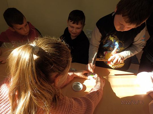 Jak  to „telefon miał kiedyś kabel?, „ a telefon komórkowy kiedyś nie był smart fonem?”.